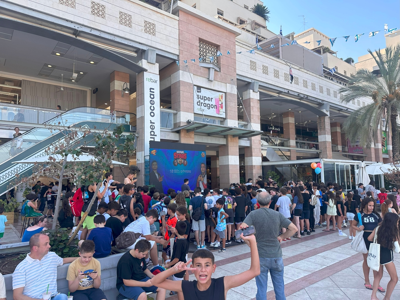 Creator-Led Interactive Shows · Amot and BIG Malls — project image 5